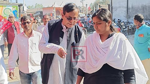 শুক্রবার গোসাঁইরহাটে ঠাকুর পঞ্চানন বর্মাকে শ্রদ্ধা জ্ঞাপন অনুষ্ঠানের আগে মহম্মদ সেলিম ও মীনাক্ষী মুখার্জি