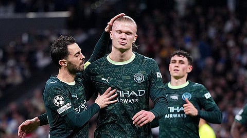 সতীর্থদের সাথে আর্লিং হালান্ড