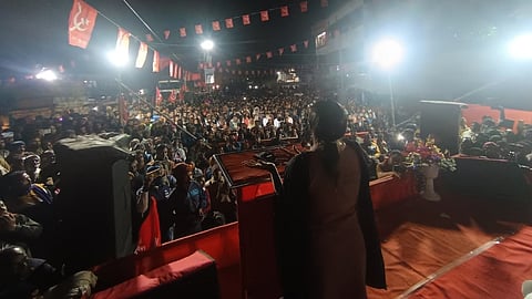 সোমবার সপ্তদশ দিনে রাতে আমডাঙার সমাবেশে মীনাক্ষী মুখার্জি 