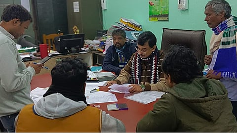 সোমবার ঝাড়গ্রামের বিনপুর ১ বিডিও অফিসে চলছে শুনানির কাজ