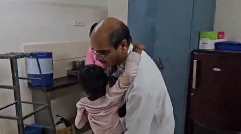 দূষিত জল পান করে অসুস্থদের চিকিৎসা চলছে