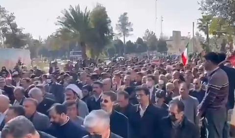 ইরানে সরকারের সমর্থনে রাস্তায় নেমেছেন সাধারণ মানুষ 