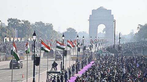 Republic Day 2026: স্বাধীনতা ও প্রজাতন্ত্র দিবসের পতাকা উত্তোলনে রয়েছে বিশেষ তফাৎ! জানেন সেটা কী?
