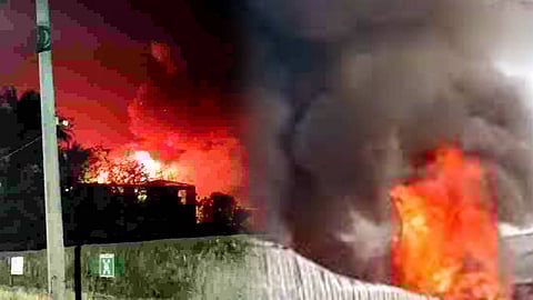 আনন্দপুরের গুদামে আগুন