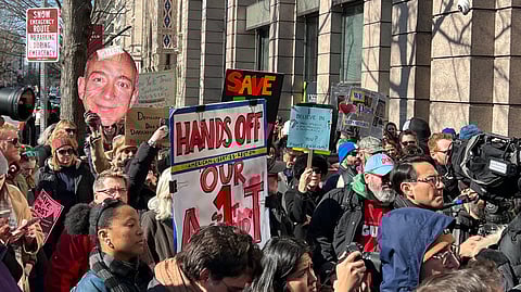 Lay Off: জেফ বেজোসের মালিকানায় সংকটে ওয়াশিংটন পোস্ট? ছাঁটাই ৩০০ সাংবাদিক
