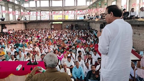 দাসপুরে দলীয় কর্মীদের সভায় সিপিআইএম রাজ্য সম্পাদক মহম্মদ সেলিম 