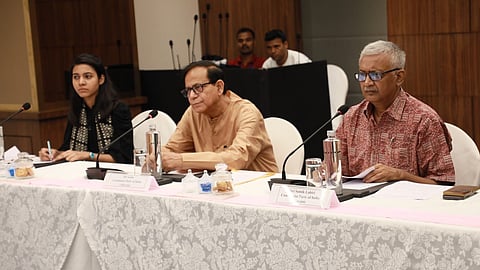 ৬০ লক্ষ মানুষকে ভোটার লিস্টে ফিরিয়ে আনার পর ভোট করতে হবে - কমিশনের সাথে বৈঠকে জানালেন সেলিম