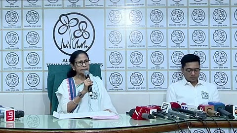 কালীঘাটে সাংবাদিক সম্মেলনে মমতা বন্দ্যোপাধ্যায় ও অভিষেক বন্দ্যোপাধ্যায়