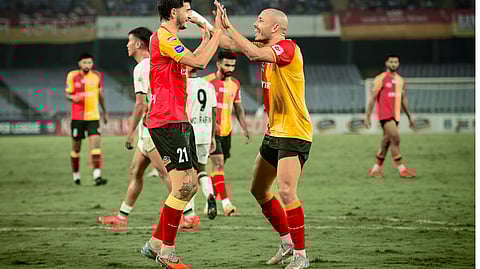 মিনি ডার্বিতে ৭ গোলে জয় লাল-হলুদের