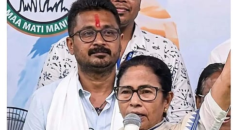 মমতা বন্দ্যোপাধ্যায়ের সাথে অভিনব ভট্টাচার্য