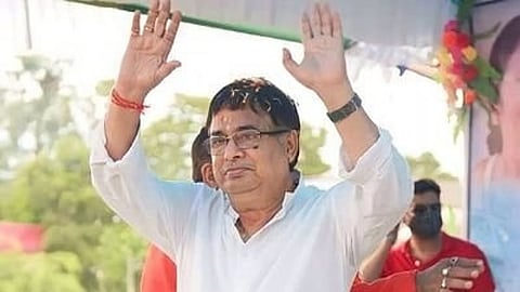 গভীর রাতে সপরিবারে দিনহাটা থেকে পলাতক উদয়ন গুহ? 