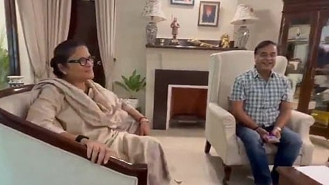 সাংসদ পদ থেকে ইস্তফা দেবার পর আসামের মুখ্যমন্ত্রী হিমন্ত বিশ্ব শর্মার সঙ্গে সাক্ষাৎ করলেন সুস্মিতা দেব
