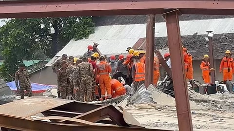 তারাতলায় এখনও চলছে উদ্ধারকাজ