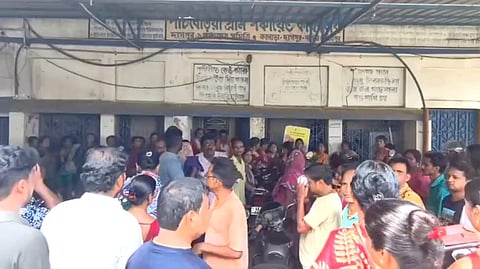 দাসপুরে পঞ্চায়েত অফিসে বিক্ষোভ