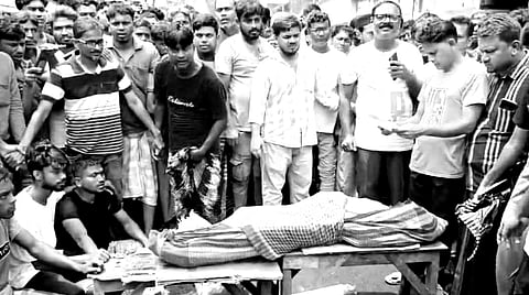বারুইপুরে নাবালিকা হত্যার পর স্থানীয় মানুষের বিক্ষোভ