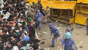 ছাত্র যুবদের সংসদ অভিযানে পুলিশি লাঠিচার্জ - প্রতিবাদে CPIM, কংগ্রেস সহ সব বিরোধীরা