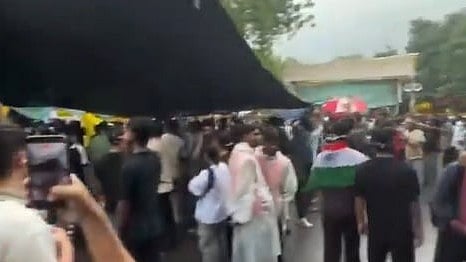 বুধবার সকালে যন্তর মন্তর