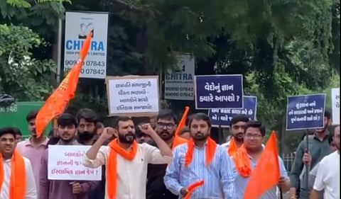 আহমেদাবাদে বজরঙ দলের প্রতিবাদ 