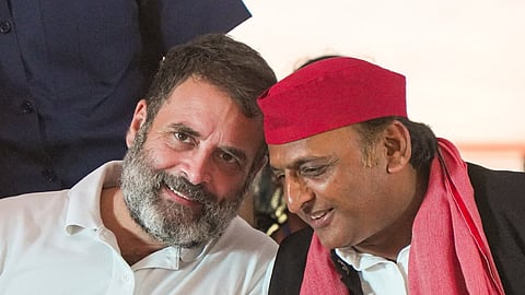 রাহুল গান্ধী ও অখিলেশ যাদব 