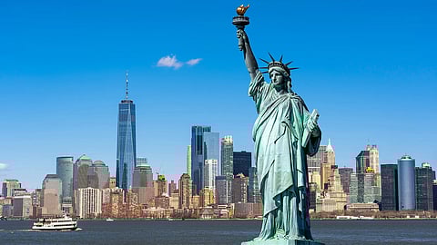 Erimning tepasida jinsiy aloqa Men xolam bilan deoda jinsiy aloqa qilaman