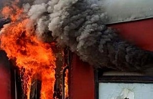 ಪಾಕಿಸ್ತಾನ| ರೈಲು ಬೋಗಿಯಲ್ಲಿ ಬೆಂಕಿ; ಮಕ್ಕಳೂ ಸೇರಿ ಕನಿಷ್ಠ 7 ಮಂದಿ ದುರ್ಮರಣ

