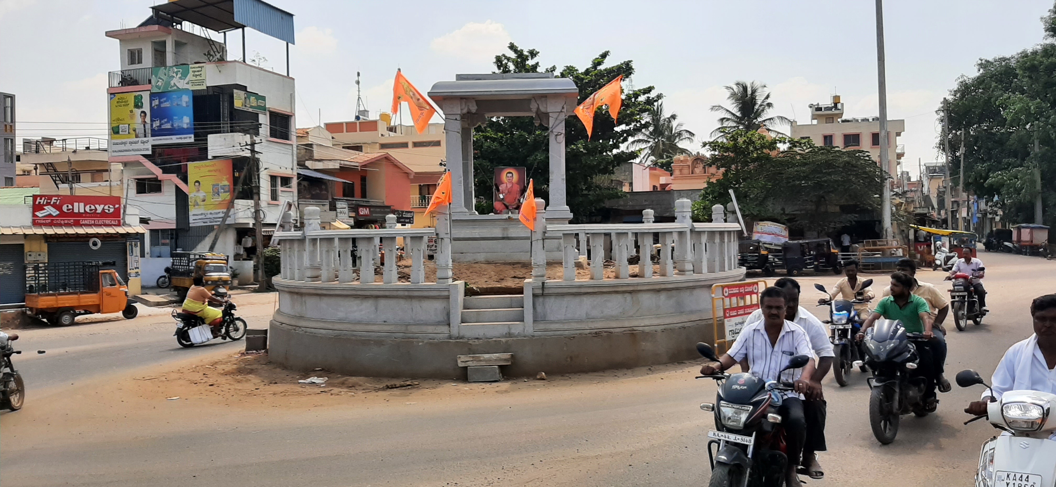 ತಿಪಟೂರಿನ ನೀಲಕಂಠಸ್ವಾಮಿ ವೃತ್ತದಲ್ಲಿ ಬಸವಪುತ್ಥಳಿ ನಿರ್ಮಿಸಬೇಕಿರುವ ಸ್ಥಳ