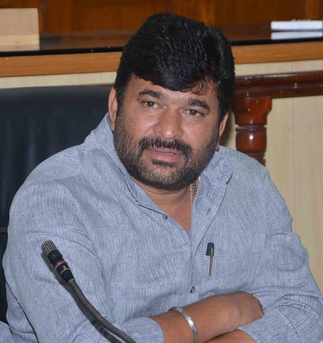 ವಿನಯ ಕುಲಕರ್ಣಿ ಆಪ್ತರ ಮನೆ, ಕಚೇರಿ ಮೇಲೆ ಐಟಿ ದಾಳಿ