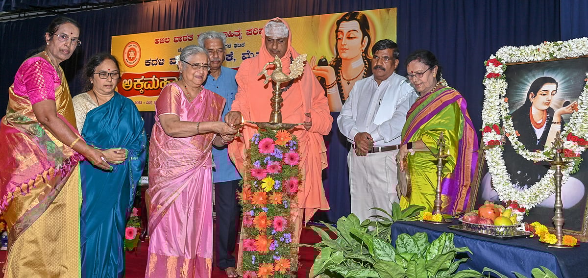 ಅಕ್ಕ ಸಾಗಿದ ಹಾದಿ, ಧೈರ್ಯ ಎಲ್ಲರಿಗೂ ಸ್ಫೂರ್ತಿ: ಡಾ.ಸುಧಾ ಮೂರ್ತಿ ಹೇಳಿಕೆ