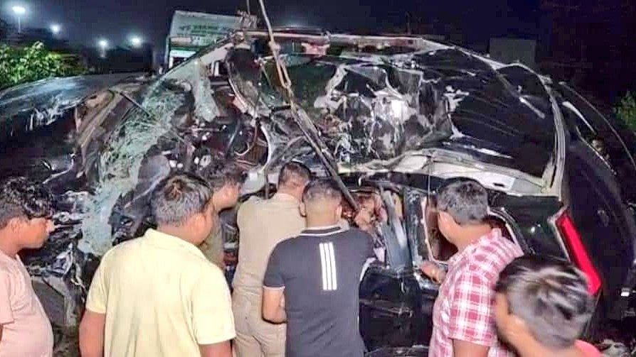 ಎಸ್‌ಯುವಿ ಕಾರು ಭೀಕರ ಅಪಘಾತ: ಒಂದೇ ಕಾಲೇಜಿನ 7 ಎಂಜಿನಿಯರಿಂಗ್ ವಿದ್ಯಾರ್ಥಿಗಳು ಸಾವು!