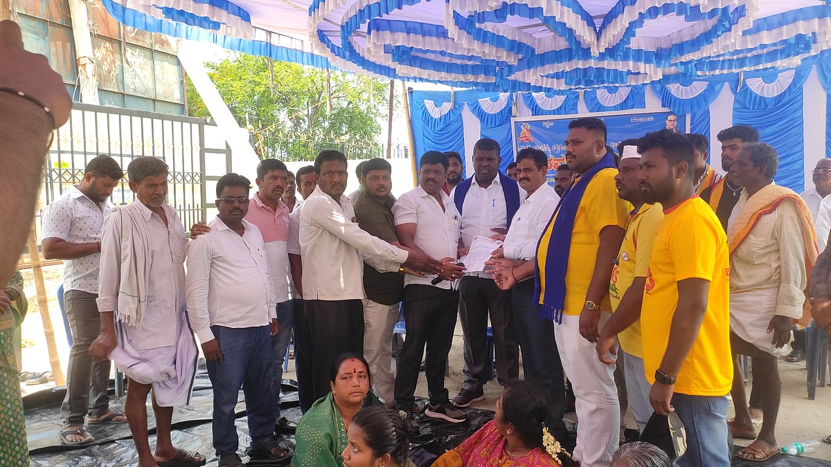 ಆಸ್ತಿ ಕಬಳಿಕೆ ಆರೋಪ: ದಲಿತ ಸಂಘಟನೆಗಳ ಪ್ರತಿಭಟನೆ 