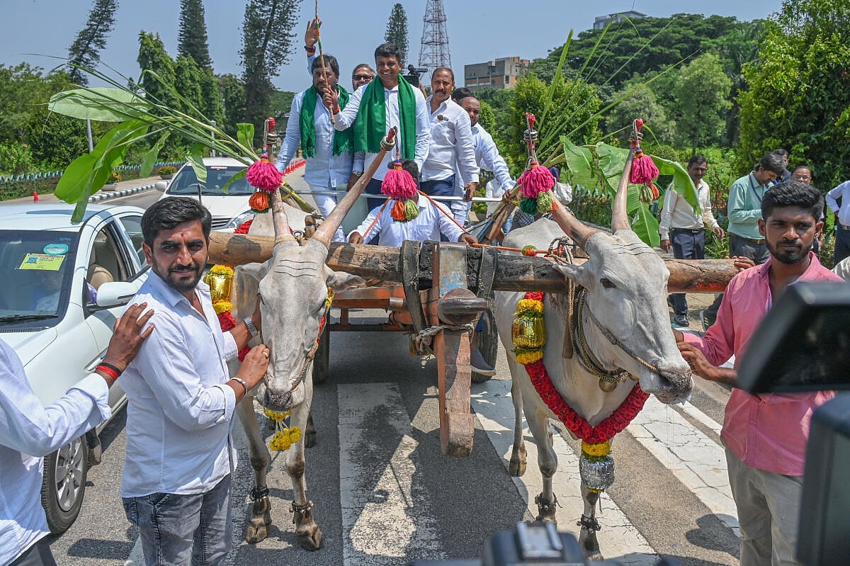 ಪ್ರಮಾಣ ವಚನ: ಶಾಸಕರ ಸಂಭ್ರಮ
