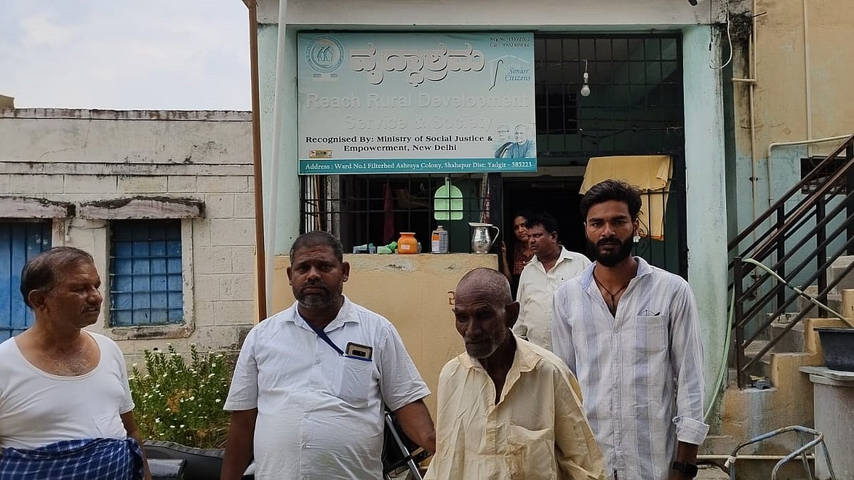 ಶಹಾಪುರ | ವೃದ್ಧಾಶ್ರಮ ಸೇರಿದ ಅಂಧ ವೃದ್ಧ ಹನುಮಂತ 