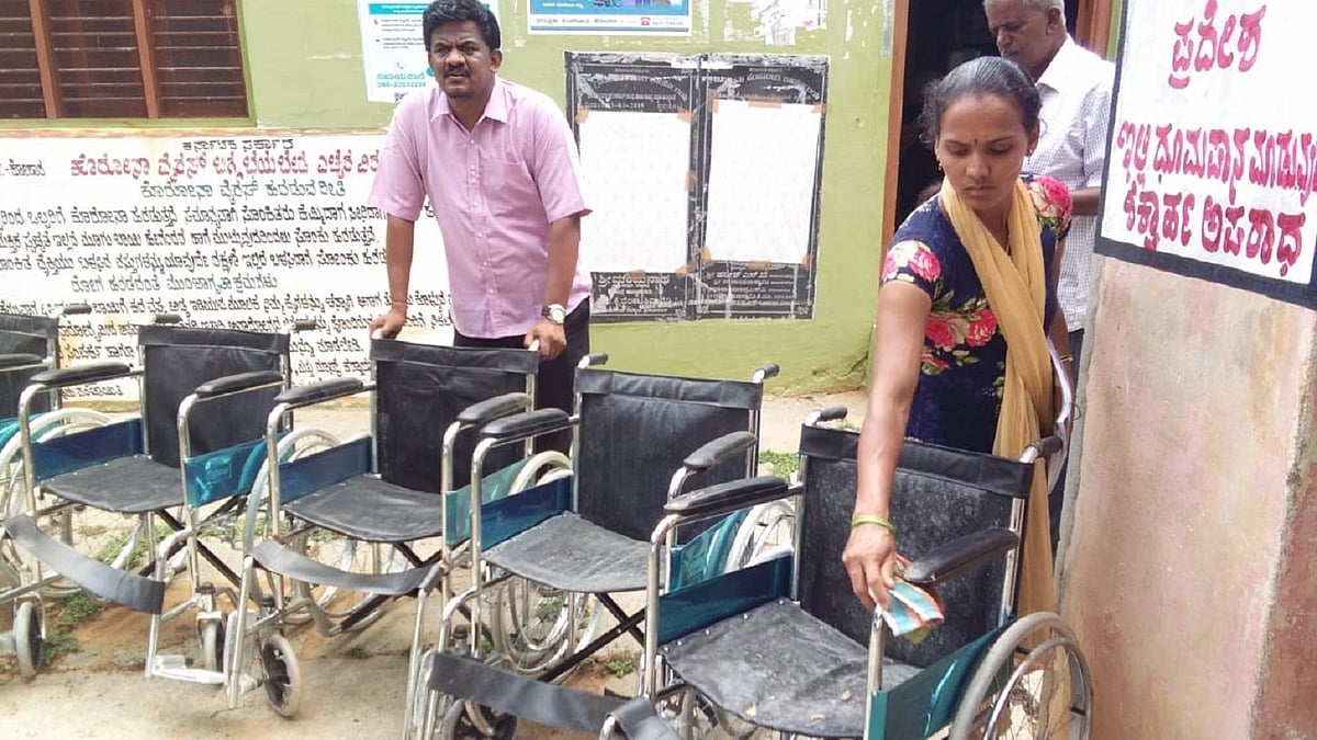 ಕೋಲಾರ | ಮತದಾನಕ್ಕೆ ನೆರವಾಗಲು ಅಂಗವಿಕಲರಿಗೆ ವ್ಹೀಲ್‌ಚೇರ್‌