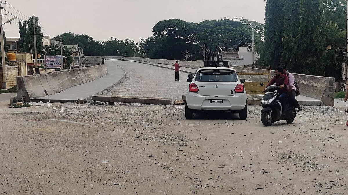 ಮೇಲ್ಸೇತುವೆ ‌ಮೇಲೆ ವಾಹನಗಳ ಸಂಚಾರಕ್ಕೆ ಅಂಕುಶ