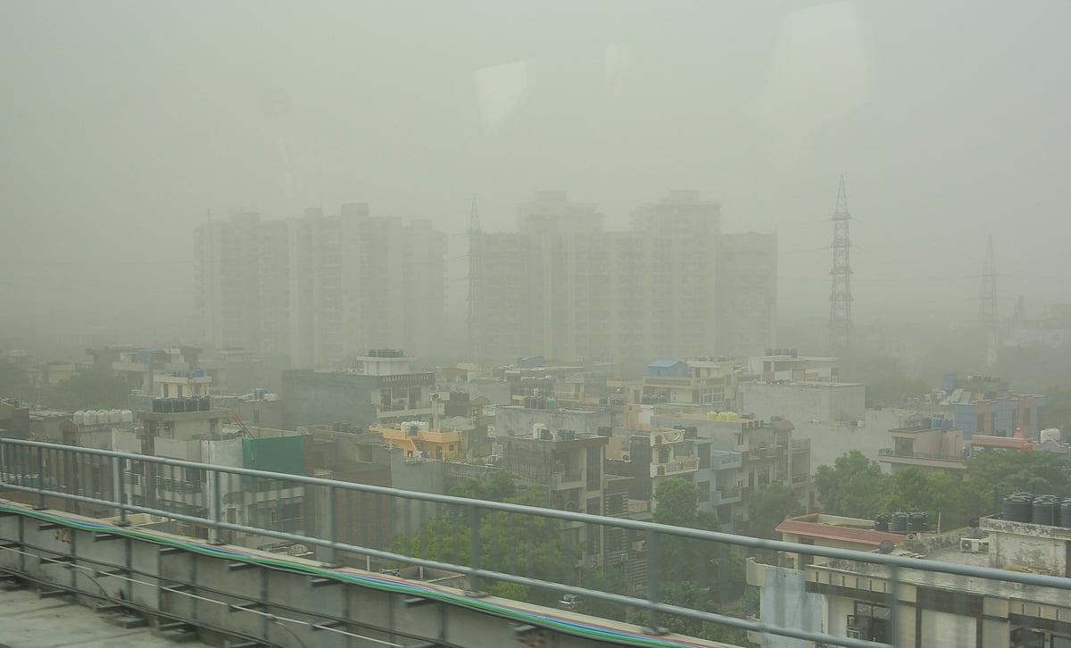 ದೆಹಲಿಯಾದ್ಯಂತ ದಟ್ಟ ದೂಳು: ಕ್ಷೀಣಿಸಿದ ಗೋಚರತೆ 