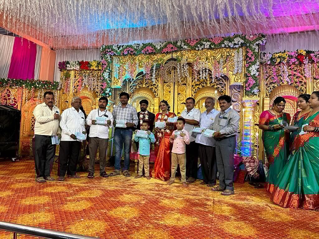 ಮಹಾಲಿಂಗಪುರ: ಮದುವೆ ಮಂಟಪದಲ್ಲಿ ಮತದಾನ ಜಾಗೃತಿ