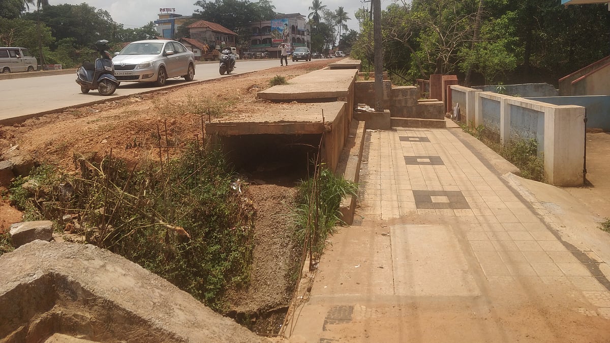 ಮಣಿಪಾಲ | ಪರ್ಕಳ ಕೆನರಾ ಬ್ಯಾಂಕ್ ಎದುರೇ ತೆರೆದ ಹೊಂಡ