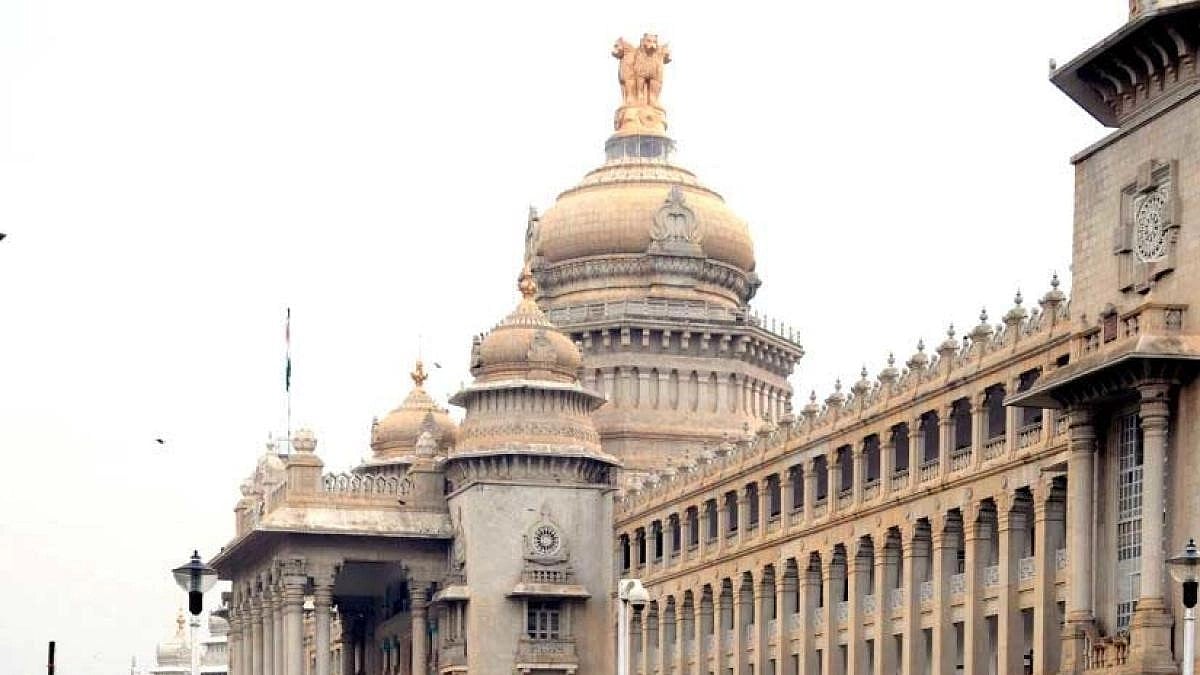 ‘ನನ್ನ ಹೆಂಡ್ತಿಗೂ ಡಕೋಟ.. ನಿನ್ನ ಹೆಂಡ್ತಿಗೂ..’: ಎ.ನಾರಾಯಣಸ್ವಾಮಿ ವ್ಯಂಗ್ಯ