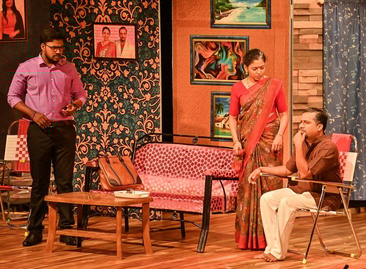 ರಂಗಭೂಮಿ | ಡಾರ್ಕ್ ಕಾಮಿಡಿಯ ನಗೆಬಿಲ್ಲು	