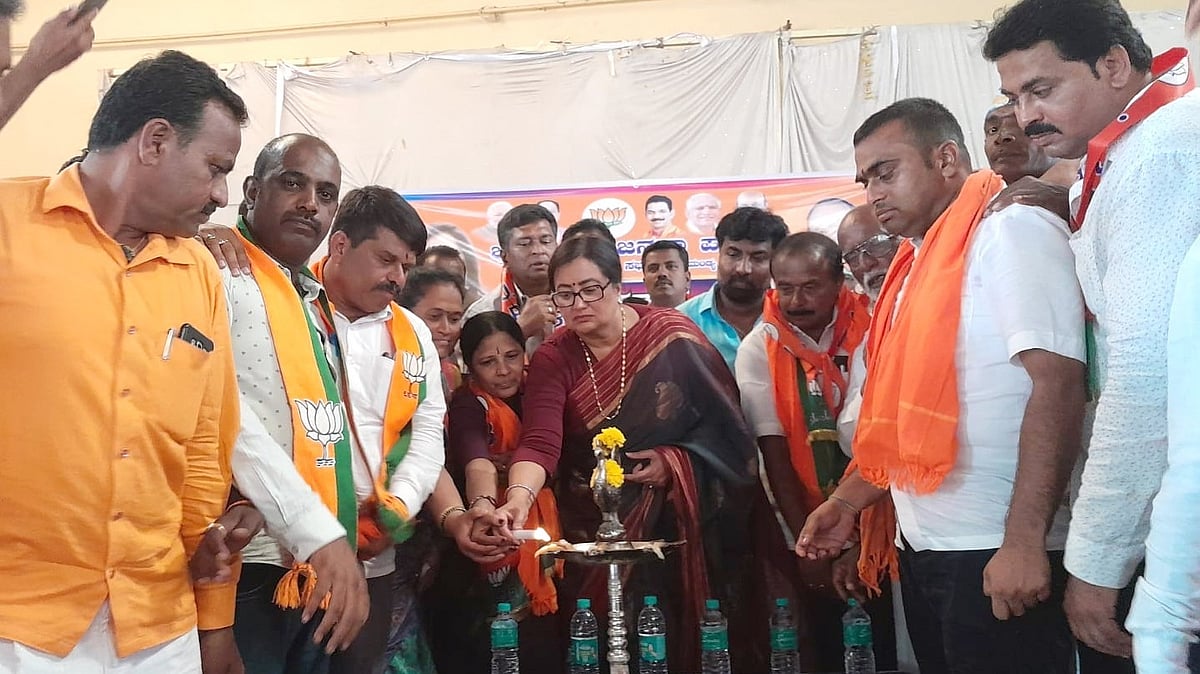 ಕುಟುಂಬದವರಿಗಾಗಿ ಇರುವ ಪಕ್ಷವನ್ನು ಸೋಲಿಸಲು ಎಲ್ಲರೂ ಮುಂದಾಗಿ: ಸುಮಲತಾ ಅಂಬರೀಶ್ 