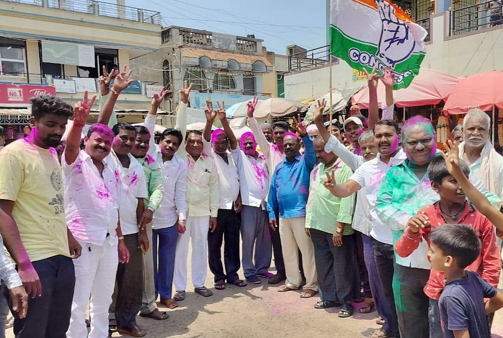 ನವಲಗುಂದ | ಕಾಂಗ್ರೆಸ್ ಅಭ್ಯರ್ಥಿ ಕೋನರಡ್ಡಿ ಗೆಲುವು; ವಿಜಯೋತ್ಸವ