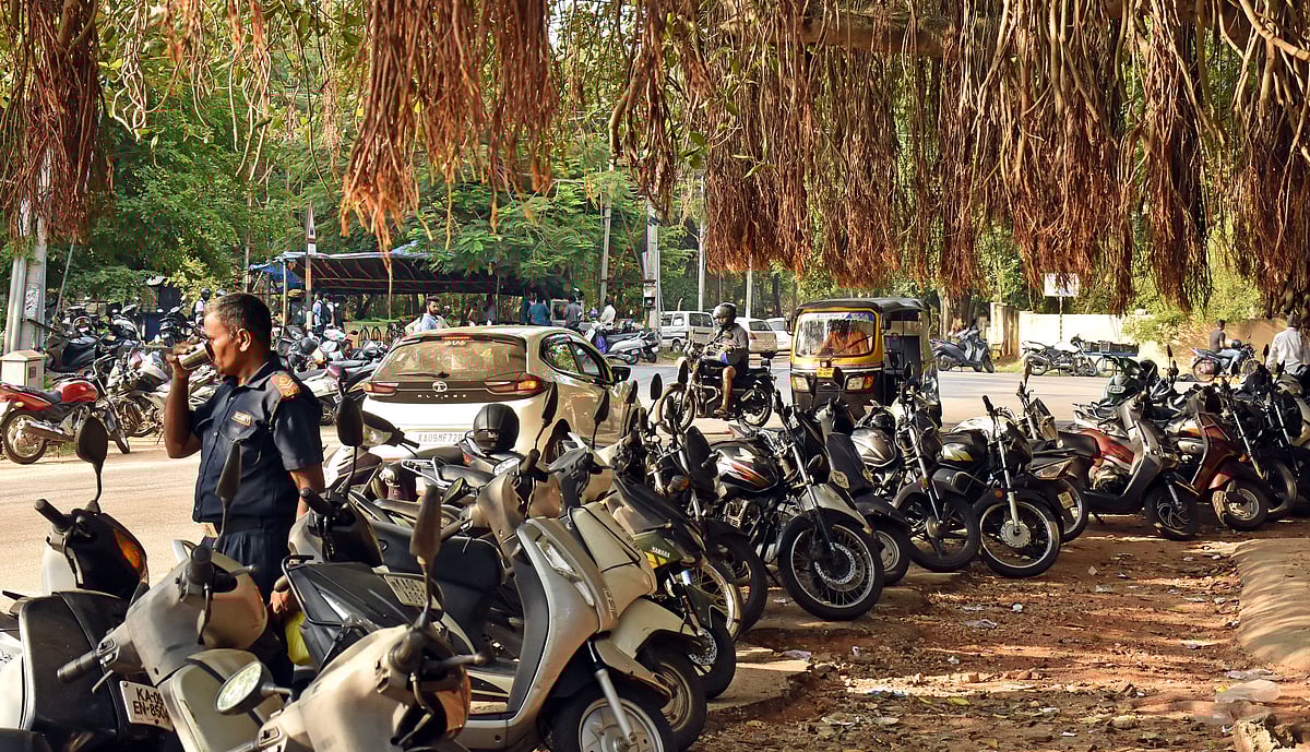 ಕುಕ್ಕರಹಳ್ಳಿ ಕೆರೆ ಬದಿ ಬೆಳಿಗ್ಗೆಯೇ ಟ್ರಾಫಿಕ್‌!