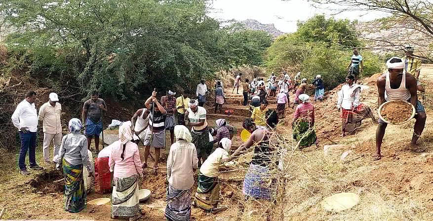 ಮಣ್ಣು, ನೀರು ಸಂರಕ್ಷಣೆಗೆ ಆದ್ಯತೆ: ಕೃಷಿ ಇಲಾಖೆ ಸಹಾಯಕ ನಿರ್ದೇಶಕ ದಯಾನಂದ 