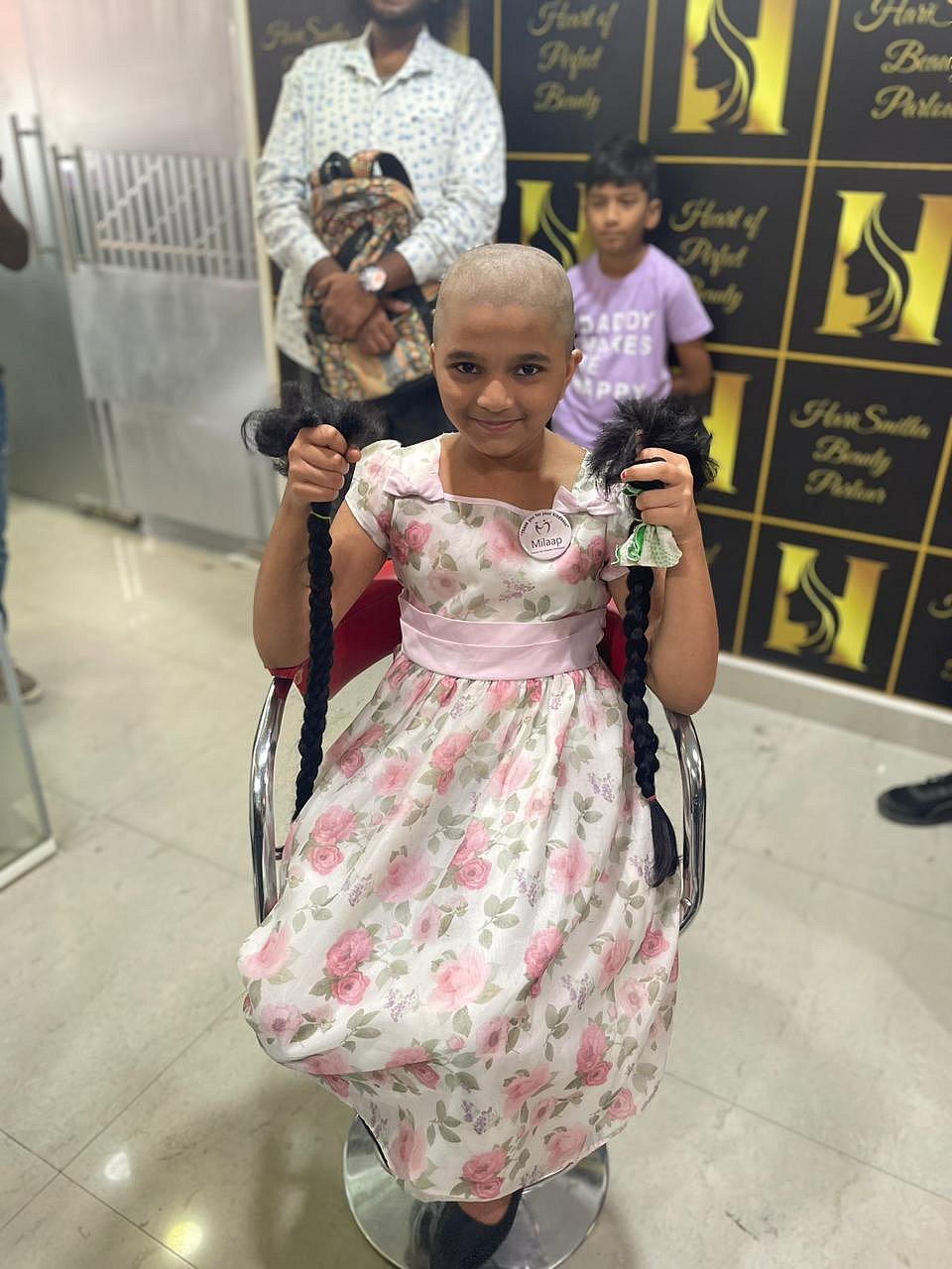 ಕ್ಯಾನ್ಸರ್: ರೋಗಿಗಳಿಗಾಗಿ ಕೂದಲು ದಾನ ಮಾಡಿದ ಬಾಲಕಿ