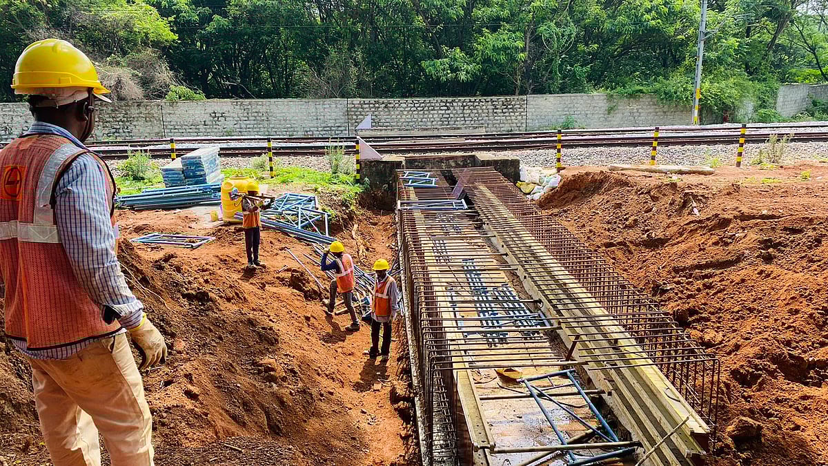 ಉಪನಗರ ರೈಲು: ಬೋಗಿ ಪೂರೈಸಲು ಬಿಡ್‌