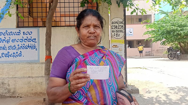 ವಿಧಾನಸಭಾ ಚುನಾವಣೆ | ಮತದಾನಕ್ಕಾಗಿ ಮತಗಟ್ಟೆಯಿಂದ ಮತಗಟ್ಟೆಗೆ ಅಲೆದಾಡಿದ ಮಹಿಳೆ
