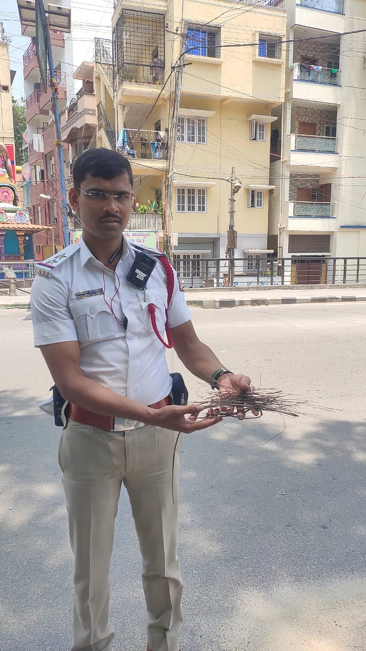 ಪಂಕ್ಚರ್ ಮಾಫಿಯಾ: 400 ಗ್ರಾಂ ಮೊಳೆ ಸಂಗ್ರಹಿಸಿದ ಪಿಎಸ್‌ಐ