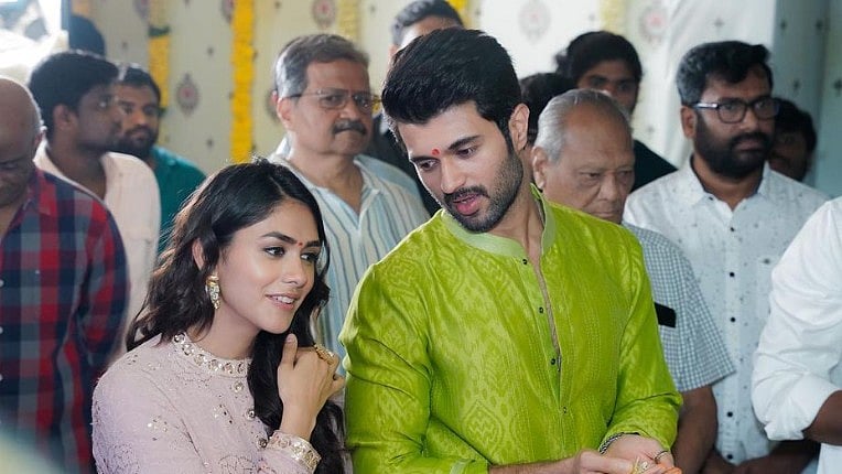 ವಿಜಯ್‌ ದೇವರಕೊಂಡ ಜೋಡಿಯಾಗಲಿರುವ 'ಸೀತಾರಾಮಂ' ಖ್ಯಾತಿಯ ಮೃಣಾಲ್‌ ಠಾಕೂರ್‌