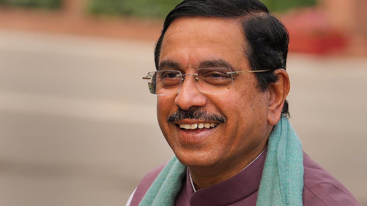 ಡಿವಿಎಸ್‌ ತಮ್ಮ ರಾಜಕೀಯ ಭವಿಷ್ಯದ ಬಗ್ಗೆ ಆತಂಕ ಪಡಬೇಕಿಲ್ಲ: ಜೋಶಿ