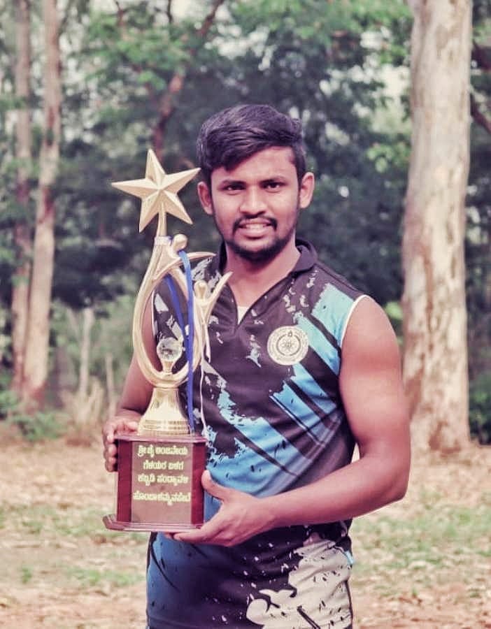 ಬೇತಮಂಗಲ: ಡೊಳ್ಳು ಕುಣಿತದಲ್ಲಿ ಸಂಕೀರ್ಥ ಸದ್ದು